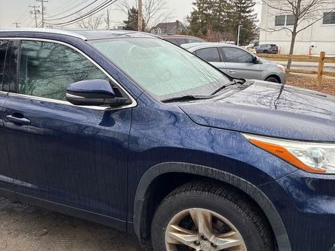 Used 2014 Toyota Highlander Limited w/ Preferred Accessory Package image 15