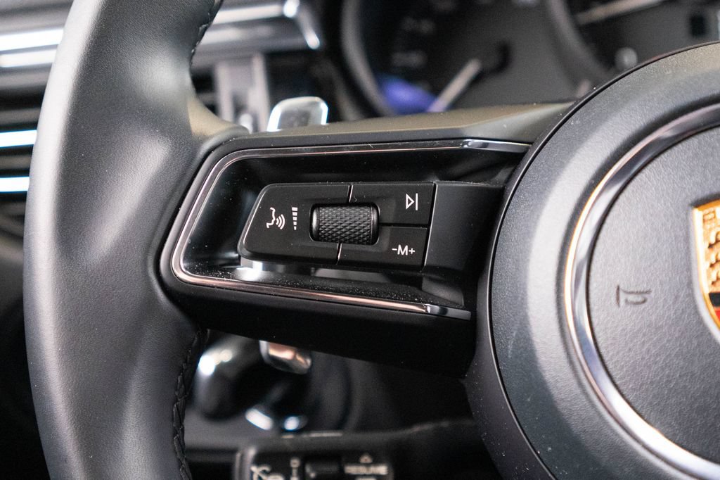 Certified 2026 Porsche Macan AWD/4WD image 33