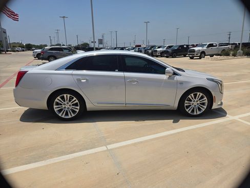 Used 2018 Cadillac XTS Luxury w/ Driver Awareness Package FWD image 2