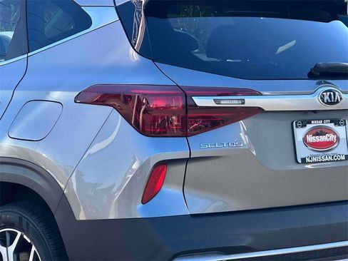 Used 2021 Kia Seltos EX image 9