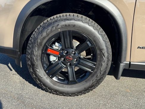 Certified 2025 Nissan Rogue SV image 9