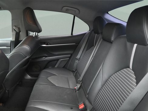 Used 2018 Toyota Camry SE FWD image 33