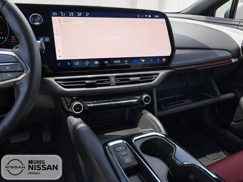 Used 2025 Chevrolet Equinox EV RS FWD image 8