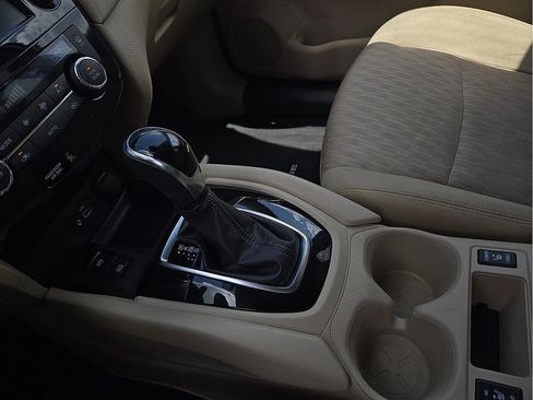 Used 2019 Nissan Rogue SV w/ Premium Package FWD image 20