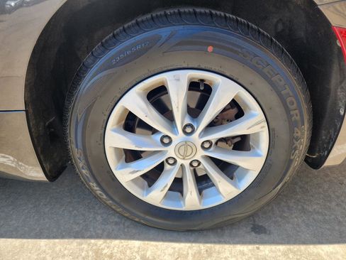 Used 2017 Chrysler Pacifica Touring-L image 30