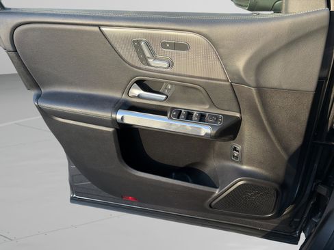 Used 2021 Mercedes-Benz GLB 250 w/ Premium Package image 15