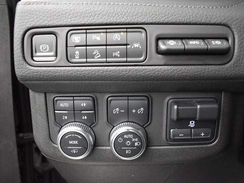 Used 2023 GMC Yukon XL Denali w/ Denali Reserve Package image 8