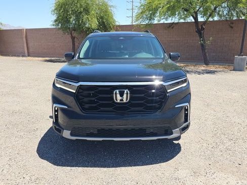 Used 2025 Honda Pilot Touring image 2