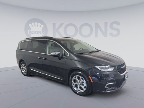 Used 2022 Chrysler Pacifica Limited image 10