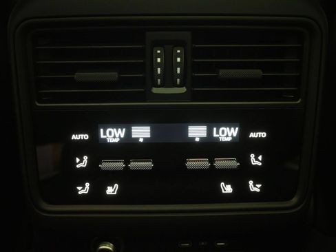 Used 2026 Porsche Cayenne AWD/4WD image 22