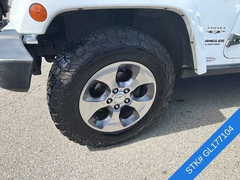 Used 2016 Jeep Wrangler Unlimited Sahara w/ Connectivity Group AWD/4WD image 4
