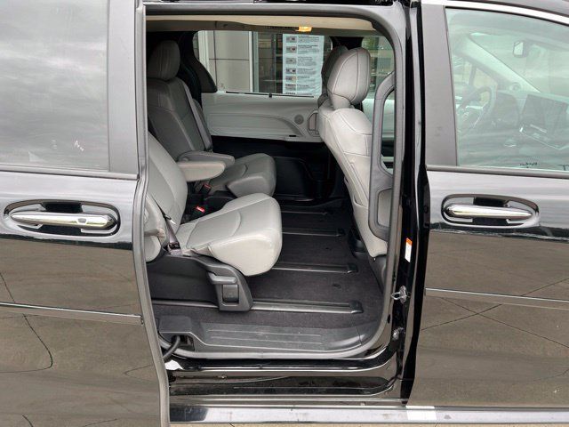 Used 2025 Toyota Sienna XLE w/ XLE Plus Package AWD/4WD image 32