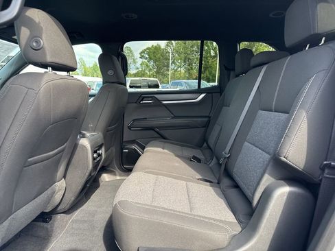 Used 2025 GMC Acadia Elevation FWD image 11