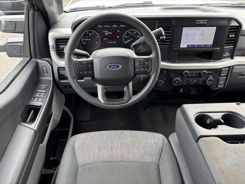 Used 2025 Ford F250 XLT image 14