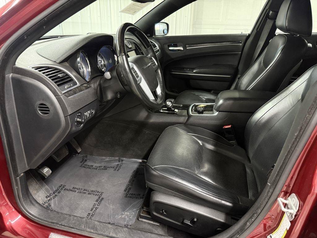 Used 2014 Chrysler 300 C AWD/4WD image 9