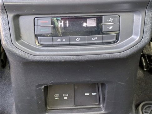 Used 2024 Volkswagen Atlas Peak Edition SE image 17