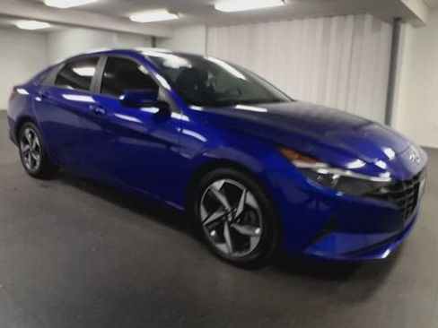 Used 2023 Hyundai Elantra SEL w/ Convenience Package FWD image 2