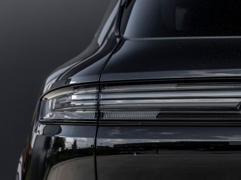Certified 2025 Porsche Cayenne E-Hybrid AWD/4WD image 14
