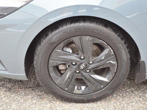 Used 2023 Hyundai Elantra Blue image 13