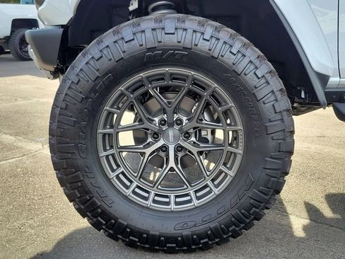 New 2025 Ford Bronco Raptor image 28