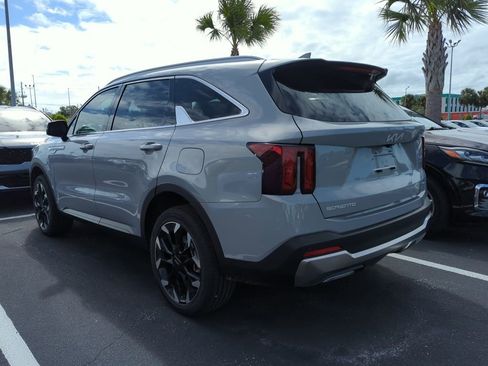Certified 2025 Kia Sorento EX image 9
