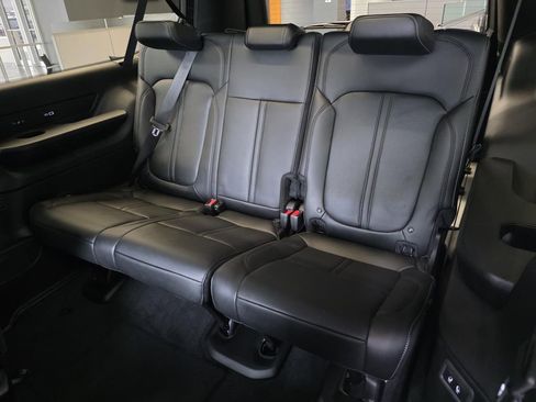 New 2025 Jeep Wagoneer L Series III w/ Premium Group I image 17