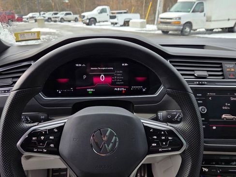 Used 2024 Volkswagen Tiguan SE R-Line image 13