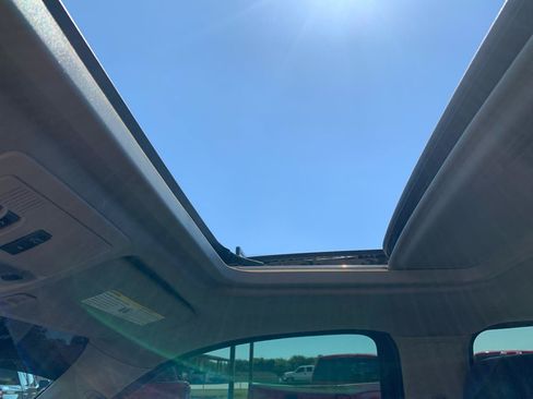Used 2011 Cadillac Escalade Luxury RWD image 38