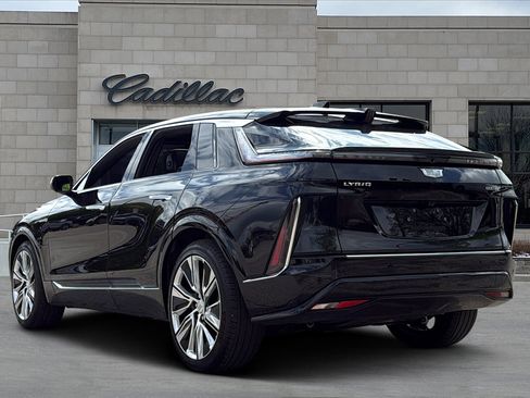 Certified 2025 Cadillac Lyriq Luxury w/ LPO, Floor Liner Package AWD/4WD image 4