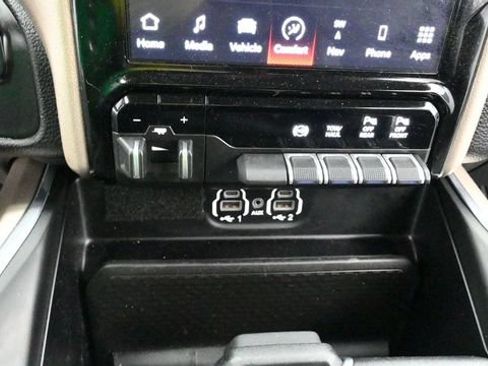 Used 2024 RAM 2500 Laramie AWD/4WD image 32