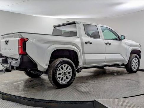 Used 2025 Toyota Tacoma SR image 8