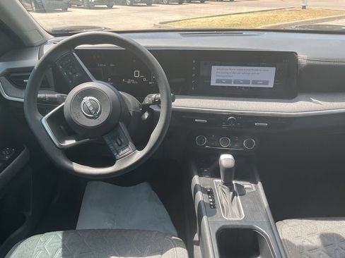 Used 2025 Nissan Kicks SV FWD image 15