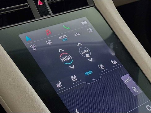 Used 2025 Porsche Taycan image 19