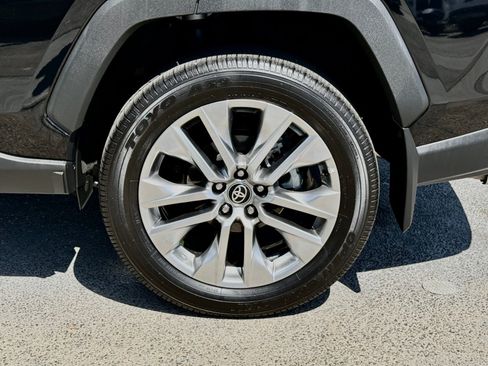 Used 2025 Toyota RAV4 XLE Premium FWD image 19