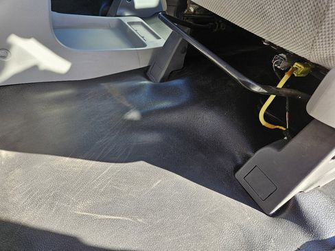 Used 2016 Toyota Sienna L image 24