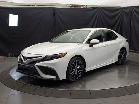 Used 2024 Toyota Camry SE w/ Cold Weather Package AWD/4WD image 5