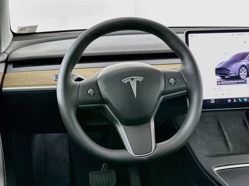 Used 2023 Tesla Model Y Long Range AWD/4WD image 17
