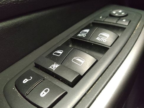 Used 2019 Jeep Cherokee Limited AWD/4WD image 27
