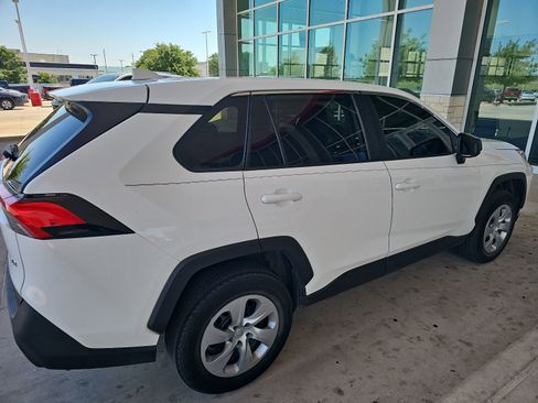 Used 2022 Toyota RAV4 LE FWD image 16