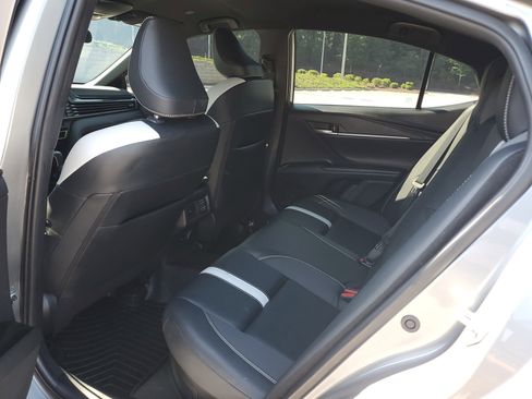 Used 2025 Toyota Camry SE FWD image 9