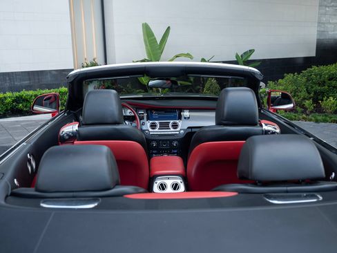 Used 2018 Rolls-Royce Dawn RWD image 11