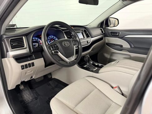 Used 2016 Toyota Highlander LE w/ Protection Package #3 AWD/4WD image 11