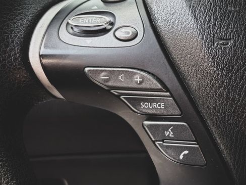 Used 2018 Nissan Pathfinder S AWD/4WD image 7