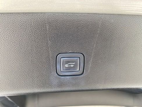 Used 2018 Chevrolet Traverse Premier w/ Driver Confidence II Package image 37