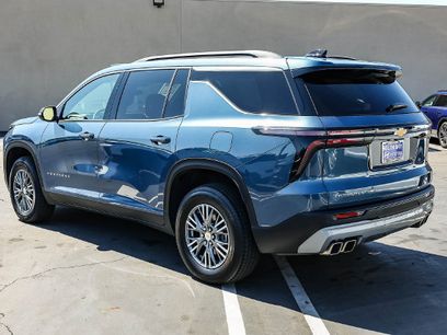 Used 2025 Chevrolet Traverse LT