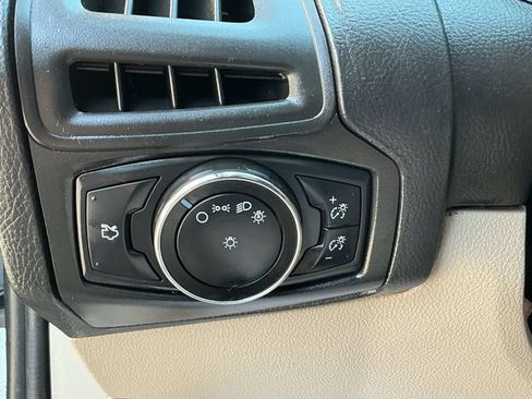 Used 2014 Ford Focus SE FWD image 12
