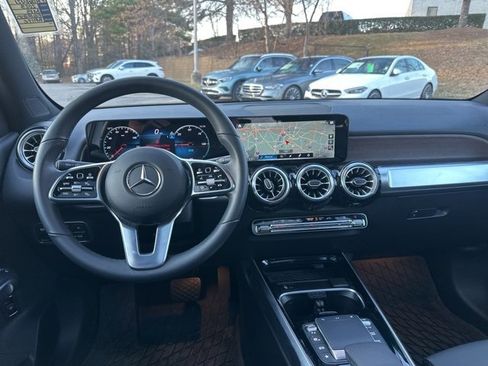 Certified 2023 Mercedes-Benz EQB 300 4MATIC image 11