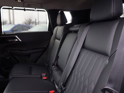 Used 2025 Mitsubishi Outlander SEL image 35