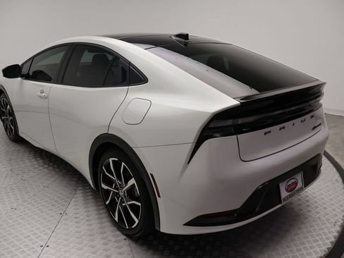 Used 2024 Toyota Prius Prime FWD image 11