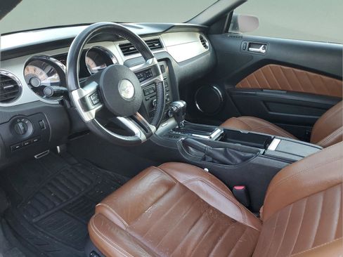 Used 2010 Ford Mustang Convertible RWD image 12